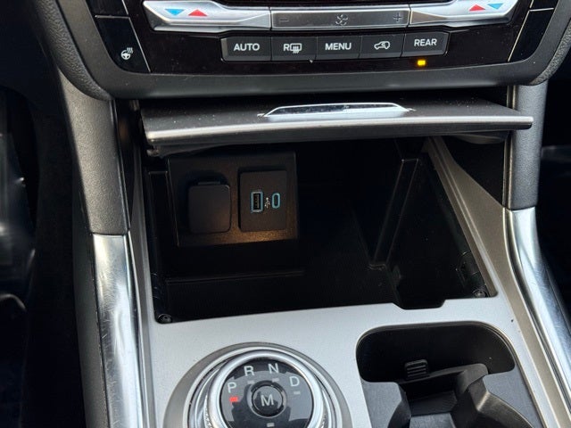 2020 Ford Explorer XLT w/ Twin Panel Moonroof + Heated Steering Wheel