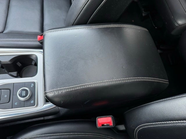 2020 Ford Explorer XLT w/ Twin Panel Moonroof + Heated Steering Wheel