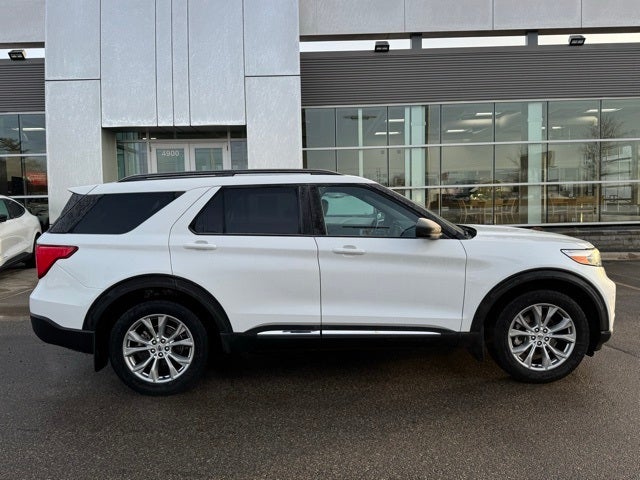 2020 Ford Explorer XLT w/ Twin Panel Moonroof + Heated Steering Wheel