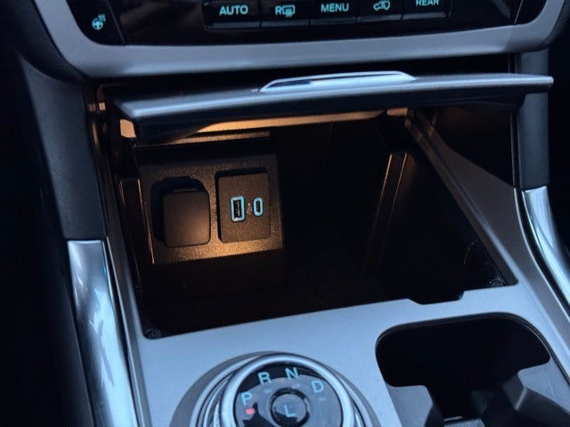 2023 Ford Explorer XLT w/ Twin Panel Moonroof + Trailer Tow Package