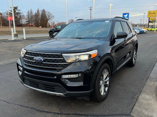 2023 Ford Explorer XLT w/ Twin Panel Moonroof + Trailer Tow Package
