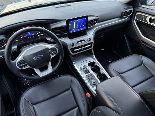 2023 Ford Explorer XLT w/ Twin Panel Moonroof + Trailer Tow Package