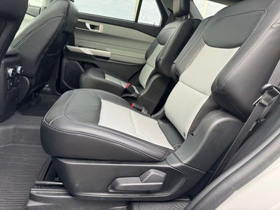 2023 Ford Explorer XLT w/ Twin Panel Moonroof + Tow Package