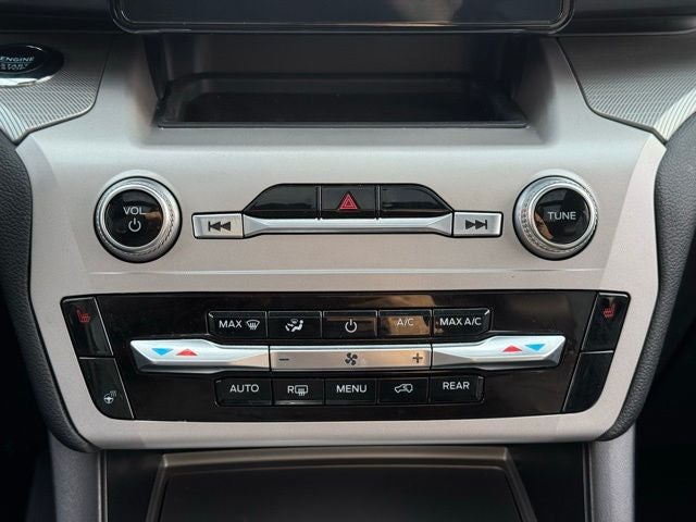 2023 Ford Explorer XLT w/ Twin Panel Moonroof + Tow Package