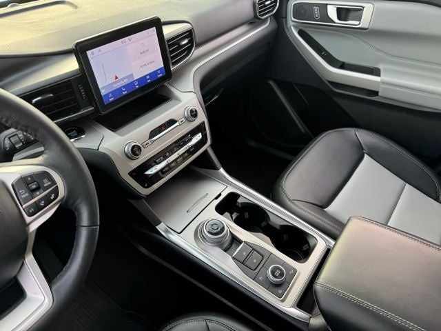 2023 Ford Explorer XLT w/ Twin Panel Moonroof + Tow Package