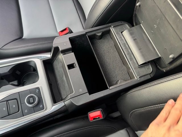 2023 Ford Explorer XLT w/ Twin Panel Moonroof + Tow Package