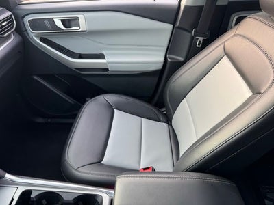 2023 Ford Explorer XLT w/ Twin Panel Moonroof + Tow Package