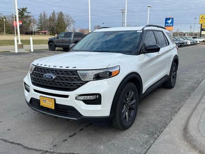 2023 Ford Explorer XLT w/ Twin Panel Moonroof + Tow Package