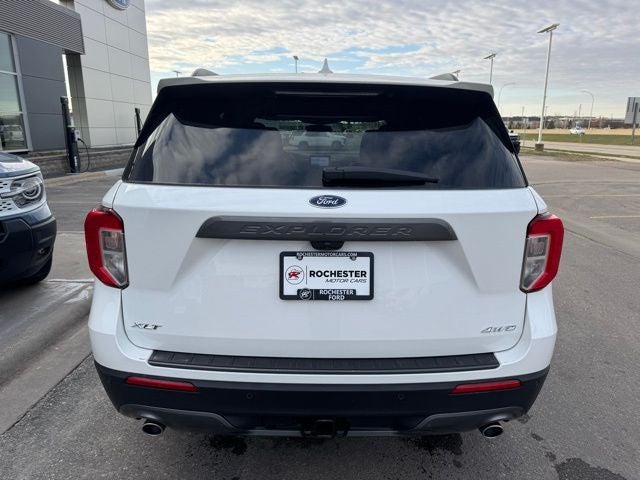 2023 Ford Explorer XLT w/ Twin Panel Moonroof + Tow Package