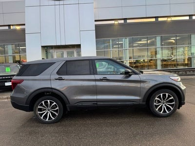 2022 Ford Explorer ST-Line w/ Twin Panel Moonroof + Trailer Tow Package