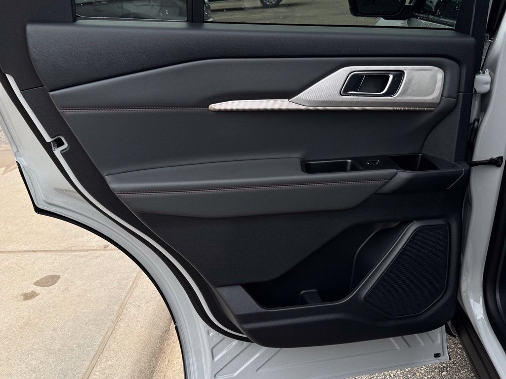 2027 Ford Explorer Active w/2nd Row Bench Seat