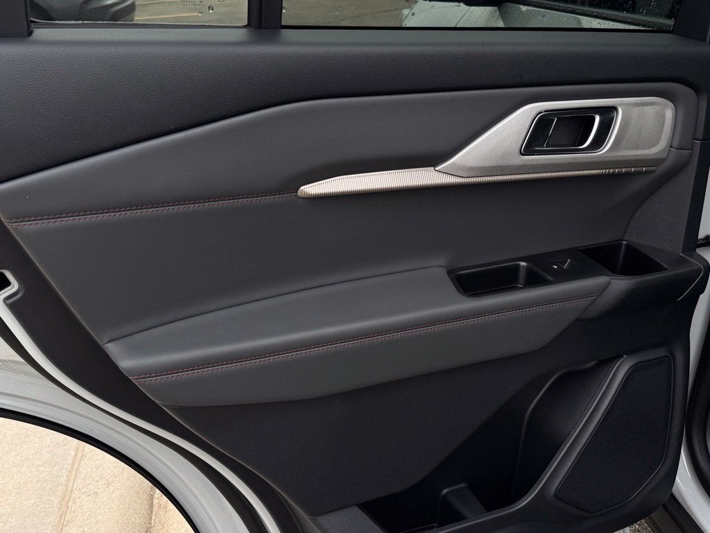 2027 Ford Explorer Active w/2nd Row Bench Seat