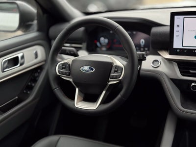 2027 Ford Explorer Active w/2nd Row Bench Seat