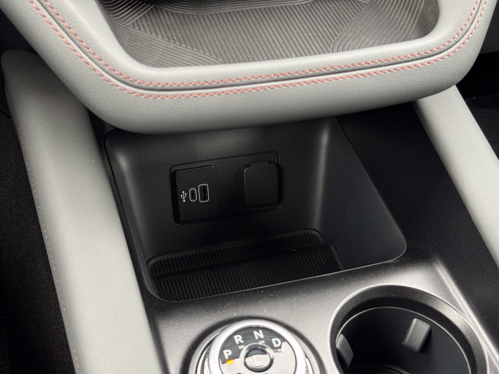 2027 Ford Explorer Active w/2nd Row Bench Seat