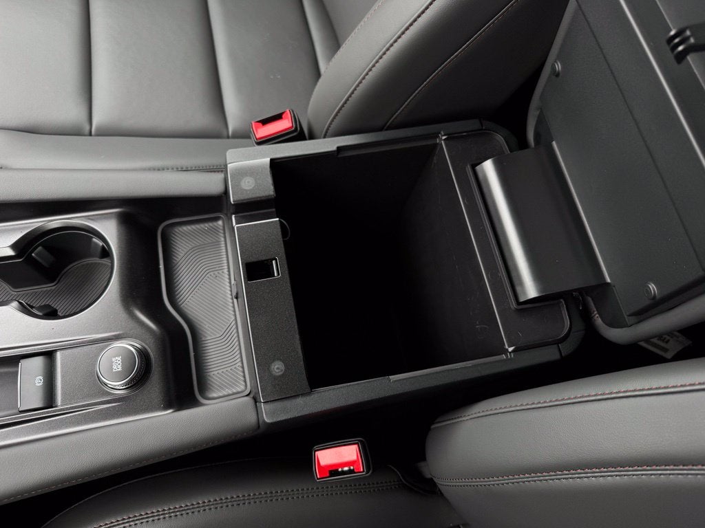 2027 Ford Explorer Active w/2nd Row Bench Seat