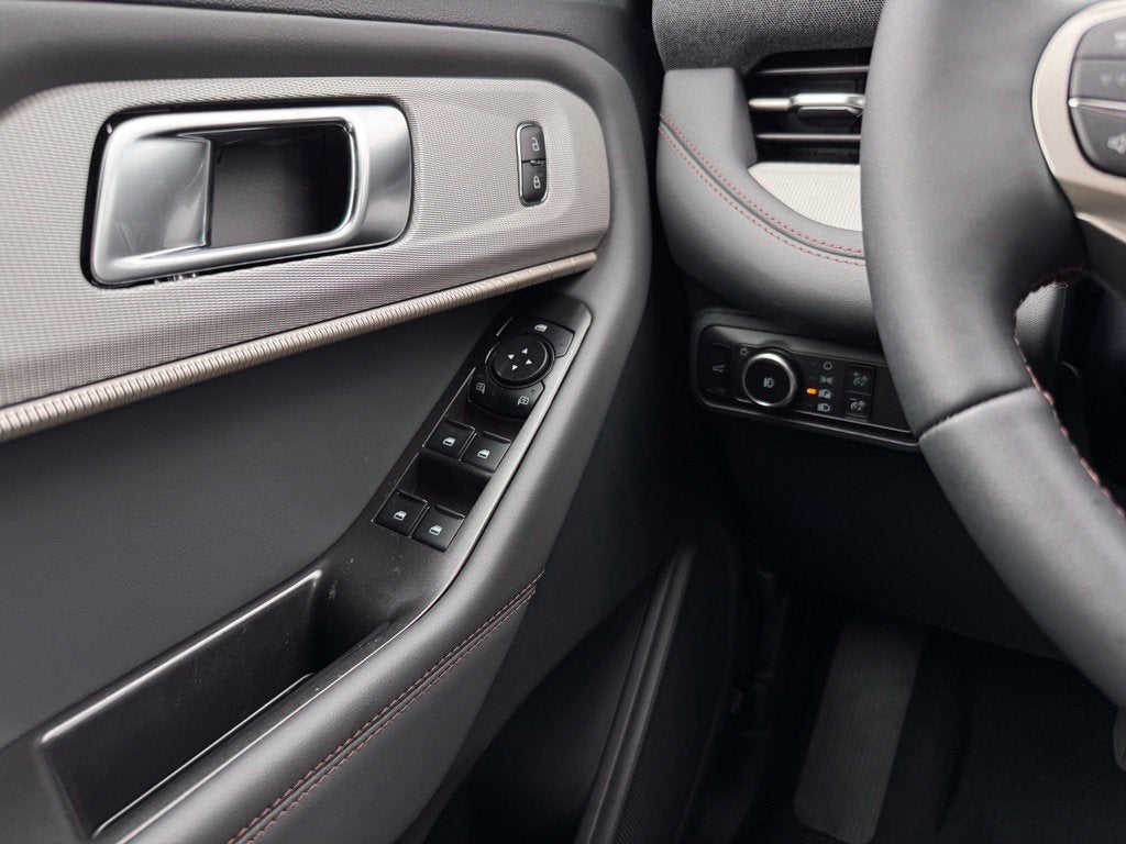 2027 Ford Explorer Active w/2nd Row Bench Seat