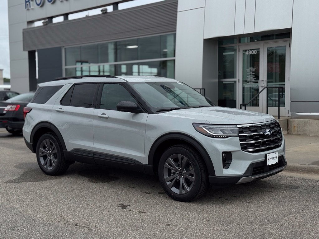 2027 Ford Explorer Active w/2nd Row Bench Seat