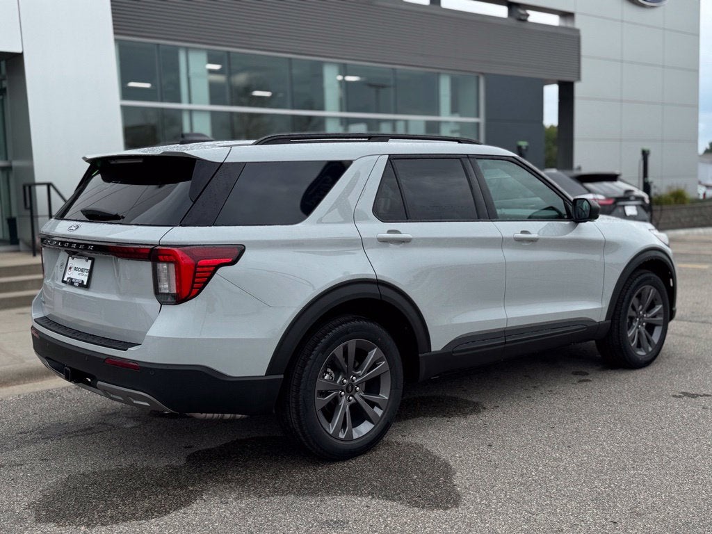 2027 Ford Explorer Active w/2nd Row Bench Seat