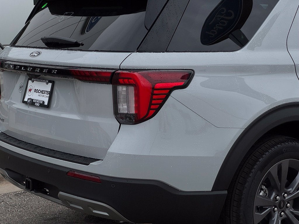 2027 Ford Explorer Active w/2nd Row Bench Seat