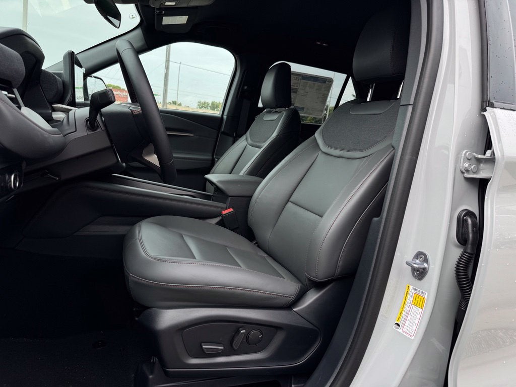 2027 Ford Explorer Active w/2nd Row Bench Seat