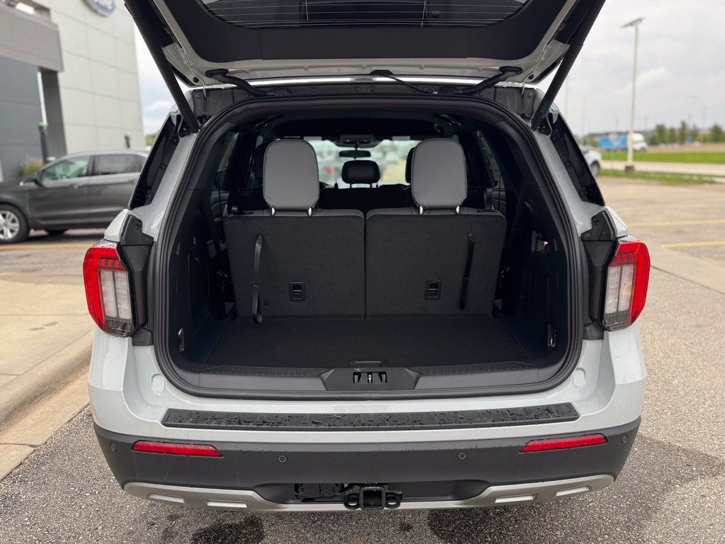 2027 Ford Explorer Active w/2nd Row Bench Seat