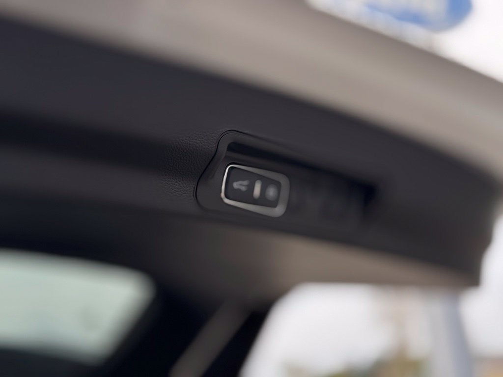 2027 Ford Explorer Active w/2nd Row Bench Seat