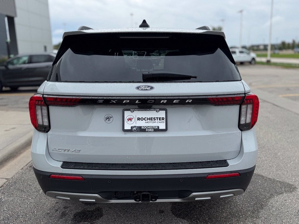 2027 Ford Explorer Active w/2nd Row Bench Seat