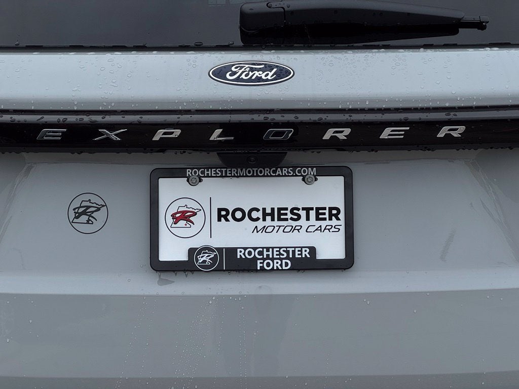 2027 Ford Explorer Active w/2nd Row Bench Seat