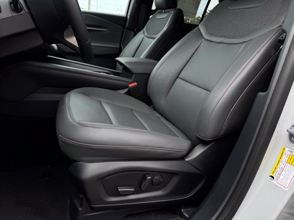 2027 Ford Explorer Active w/2nd Row Bench Seat