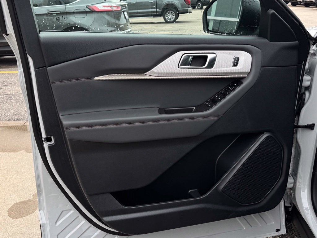 2027 Ford Explorer Active w/2nd Row Bench Seat