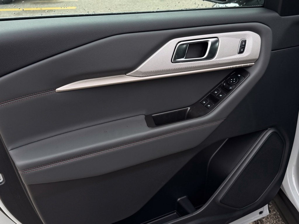 2027 Ford Explorer Active w/2nd Row Bench Seat
