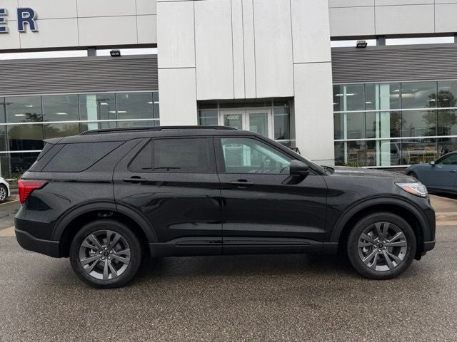 2026 Ford Explorer Active w/Fixed Glass Roof + Heated Steering Wheel