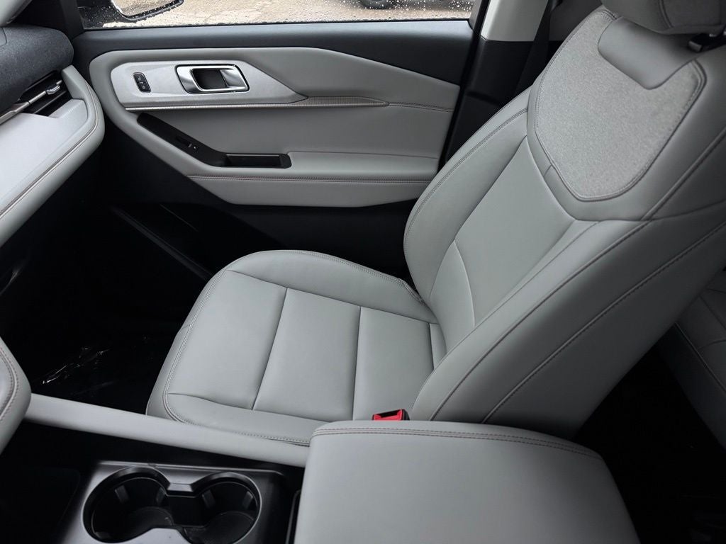 2026 Ford Explorer Active w/Heated Steering Wheel