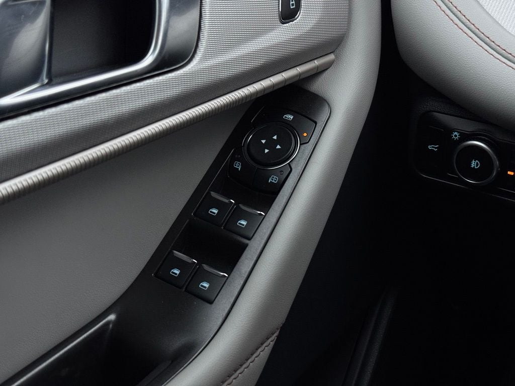 2026 Ford Explorer Active w/Heated Steering Wheel