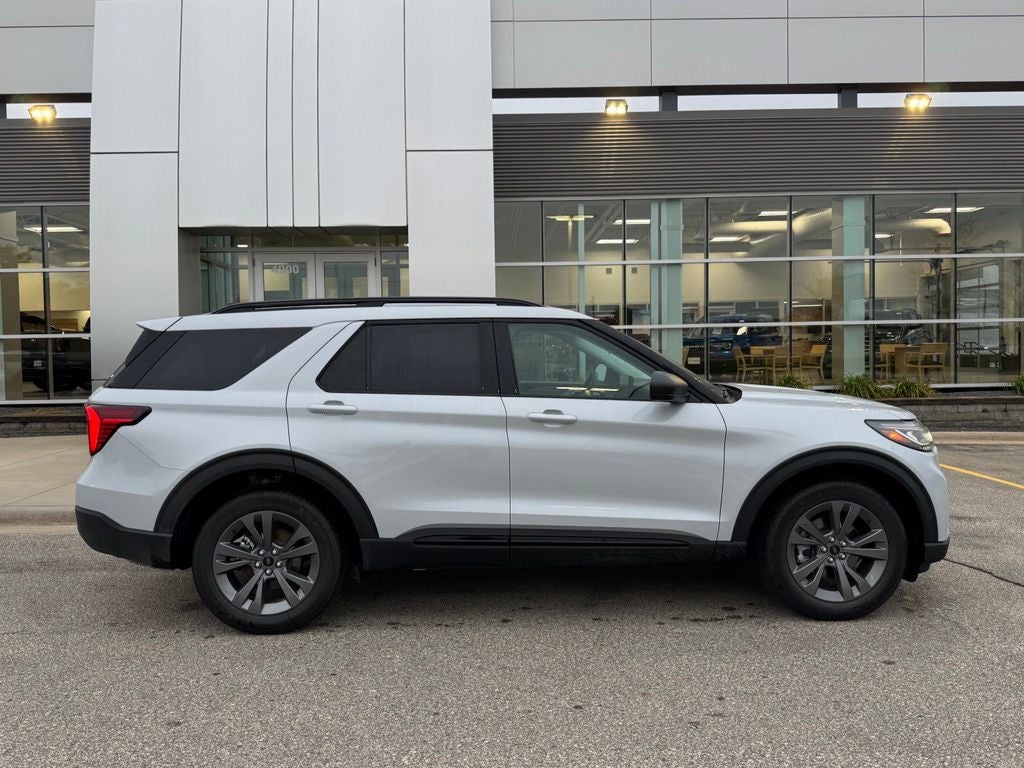 2026 Ford Explorer Active w/Heated Steering Wheel