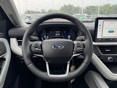 2026 Ford Explorer Platinum w/Fixed Glass Roof + 21" Wheels