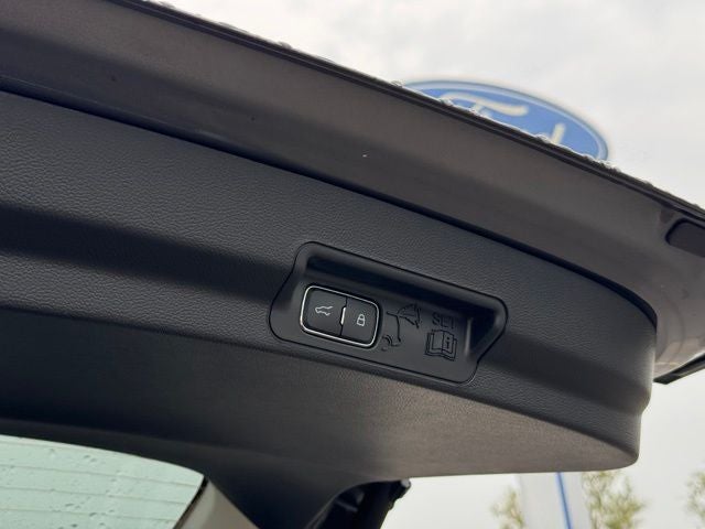 2026 Ford Explorer Platinum w/Fixed Glass Roof + 21" Wheels