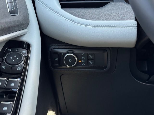 2026 Ford Explorer Platinum w/Glass Roof + Massaging Seats