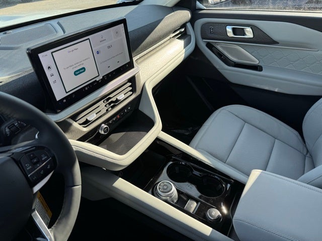 2026 Ford Explorer Platinum w/Glass Roof + Massaging Seats