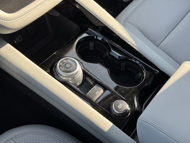 2026 Ford Explorer Platinum w/Glass Roof + Massaging Seats