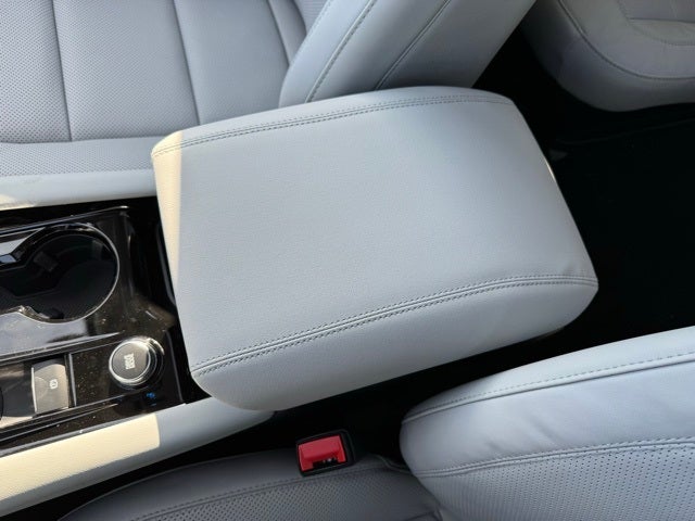 2026 Ford Explorer Platinum w/Glass Roof + Massaging Seats