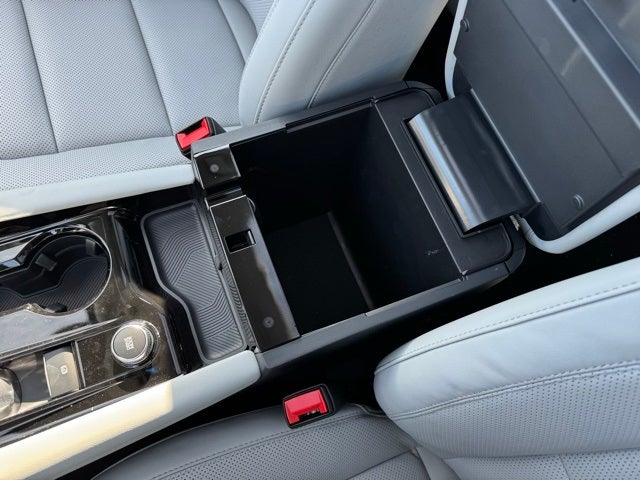 2026 Ford Explorer Platinum w/Glass Roof + Massaging Seats