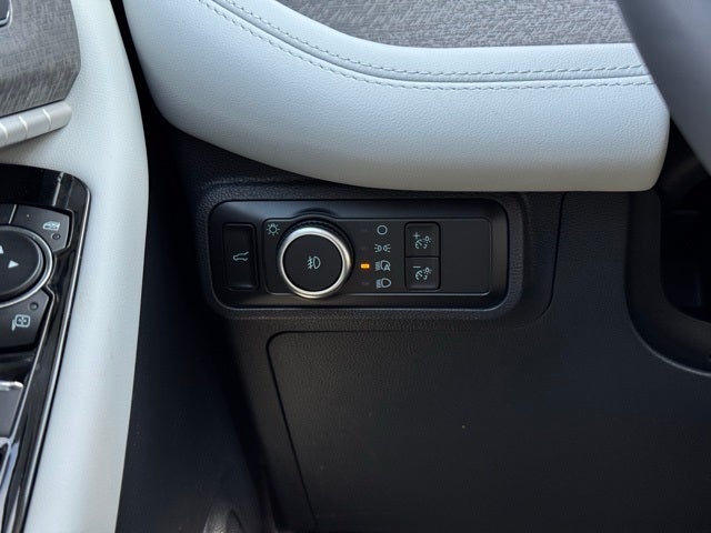 2026 Ford Explorer Platinum w/Glass Roof + Massaging Seats