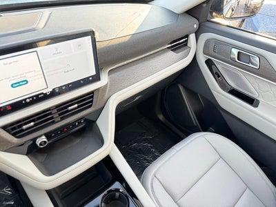 2026 Ford Explorer Platinum w/Fixed Glass Roof + Keyless Entry Keypad