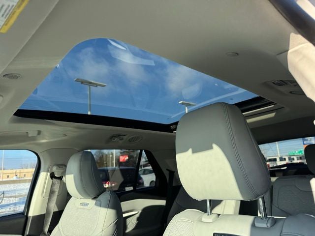 2026 Ford Explorer Platinum w/Glass Roof + Massaging Seats