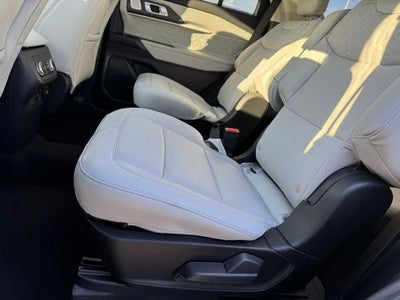 2026 Ford Explorer Platinum w/Glass Roof + Massaging Seats