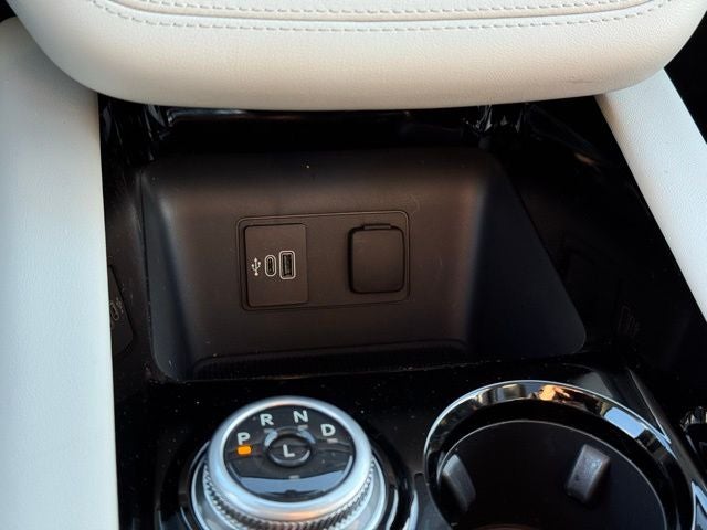 2026 Ford Explorer Platinum w/Glass Roof + Massaging Seats