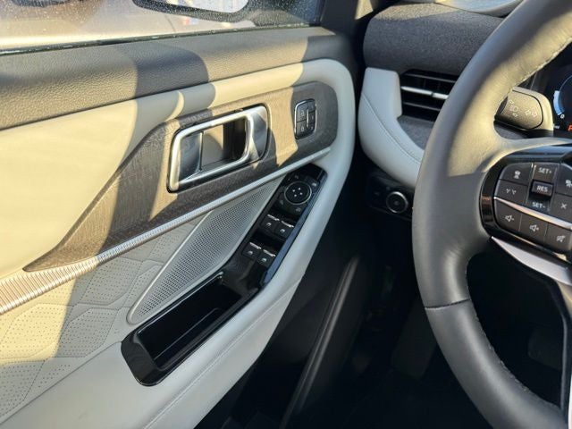 2026 Ford Explorer Platinum w/Glass Roof + Massaging Seats