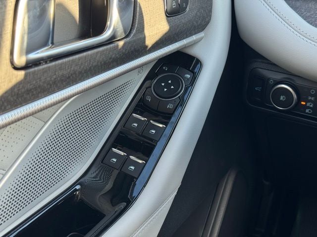 2026 Ford Explorer Platinum w/Glass Roof + Massaging Seats