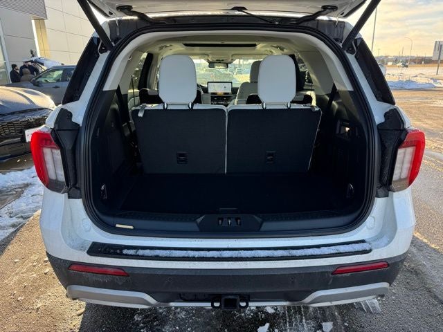 2026 Ford Explorer Platinum w/Glass Roof + Massaging Seats